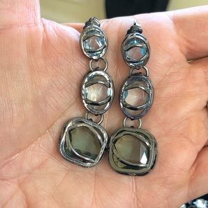 Elegant drop earrings